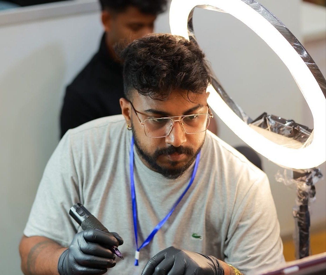Asanka Mahesh tattooing a client at Divine Tattoo